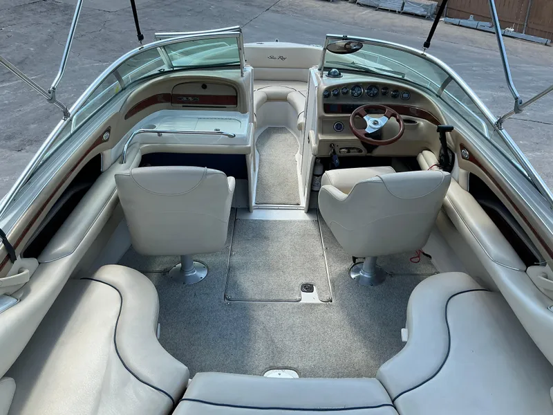 Slide: The Image of Sea Ray 230 2000 - 6