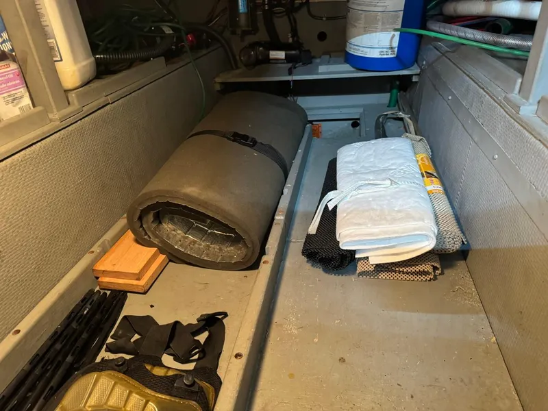 Slide: The Image of Tollycraft 48 Cockpit Motor Yacht 1984 - 72