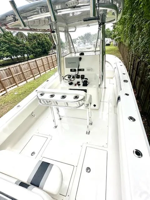 Slide: The Image of 2011 Contender 28 Sport boat, spacious deck, modern controls, sleek design. - 4