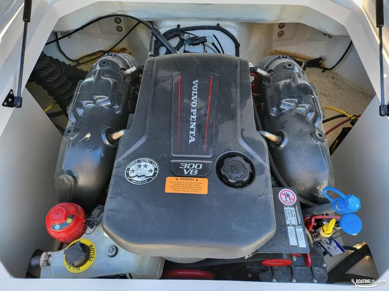 Slide: The Image of Volvo Penta engine in 2021 Chaparral 23 Surf boat, detailed view. - 17