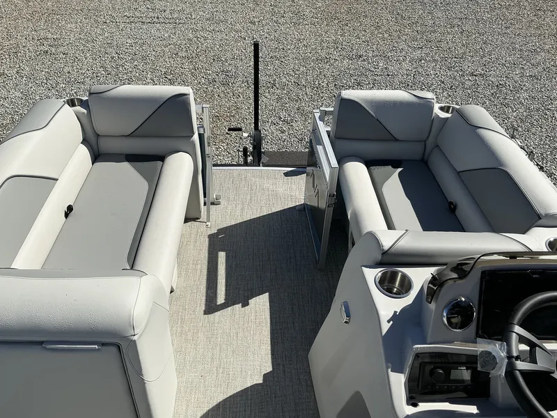 Slide: The Image of Avalon Venture QUAD LOUNGER 2025 - 4