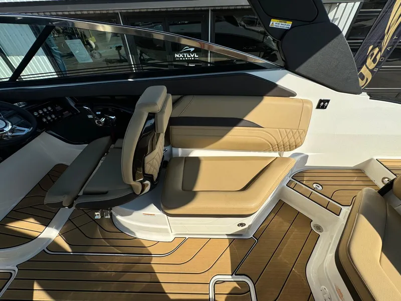 Slide: The Image of Sea Ray SLX 260 Surf 2024 - 13