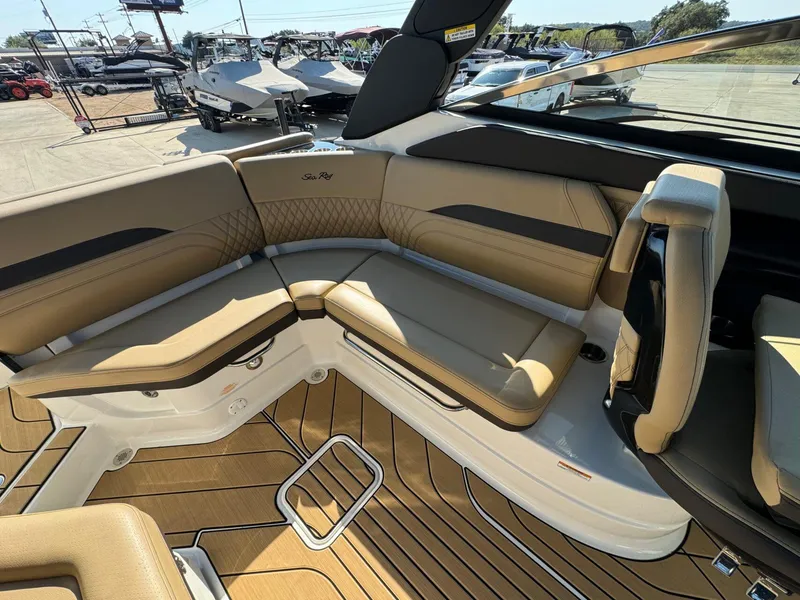 Slide: The Image of Sea Ray SLX 260 Surf 2024 - 17