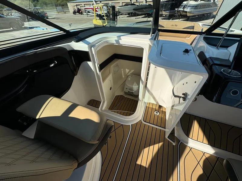 Slide: The Image of Sea Ray SLX 260 Surf 2024 - 19