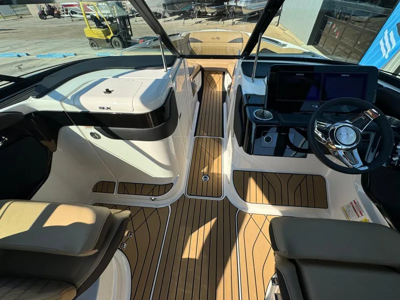 Slide: The Image of Sea Ray SLX 260 Surf 2024 - 21
