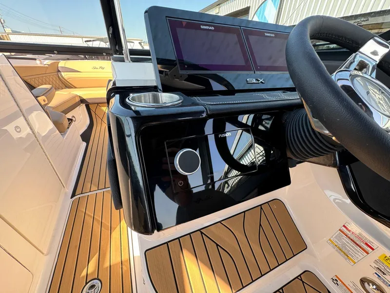 Slide: The Image of Sea Ray SLX 260 Surf 2024 - 22