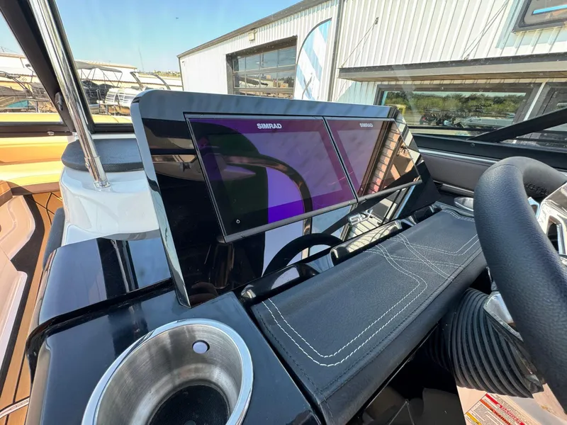 Slide: The Image of Sea Ray SLX 260 Surf 2024 - 23