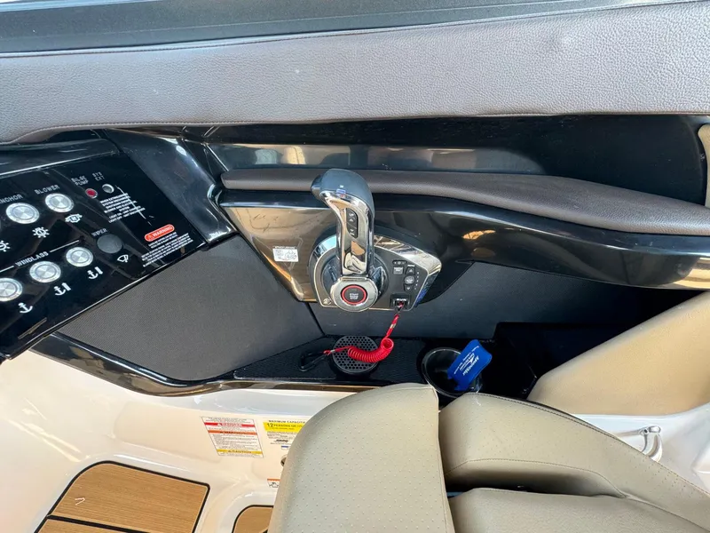 Slide: The Image of Sea Ray SLX 260 Surf 2024 - 26