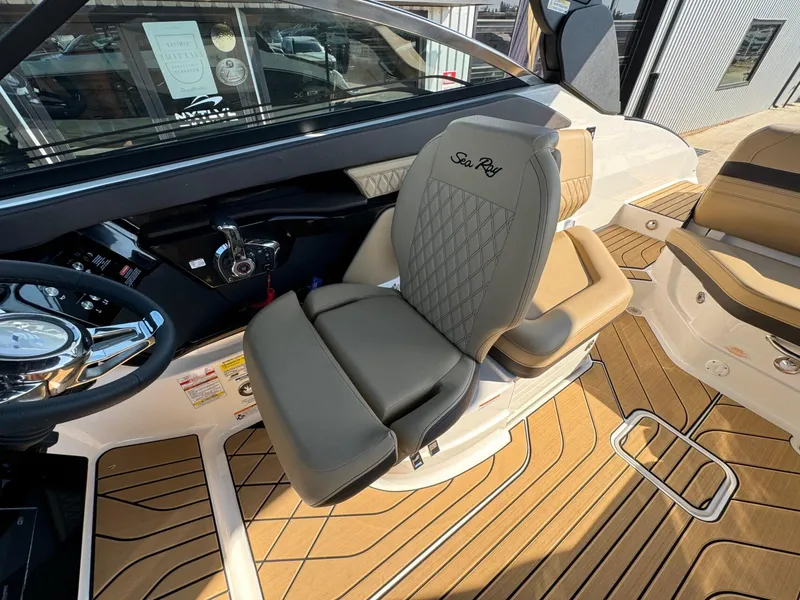 Slide: The Image of Sea Ray SLX 260 Surf 2024 - 27