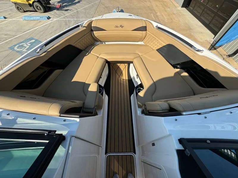 Slide: The Image of Sea Ray SLX 260 Surf 2024 - 28