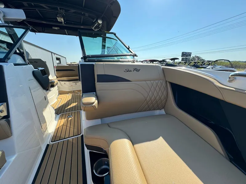 Slide: The Image of Sea Ray SLX 260 Surf 2024 - 31
