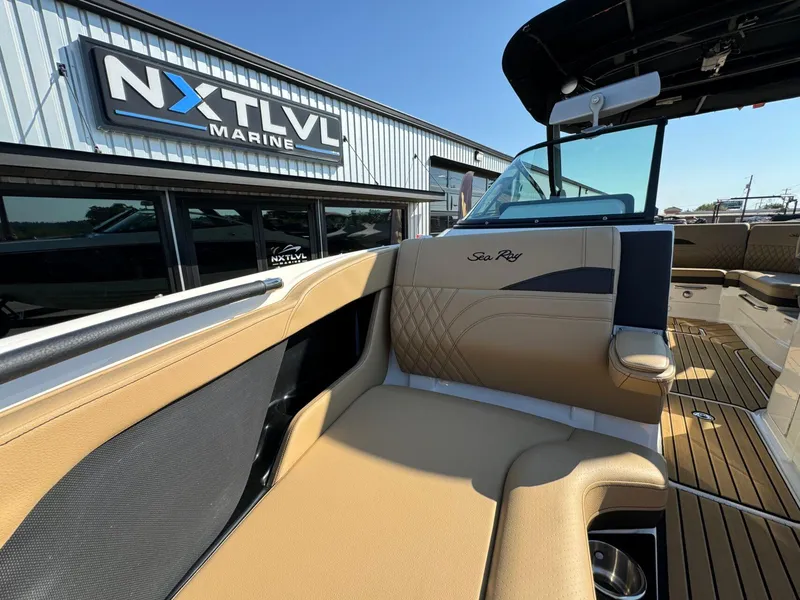 Slide: The Image of Sea Ray SLX 260 Surf 2024 - 32