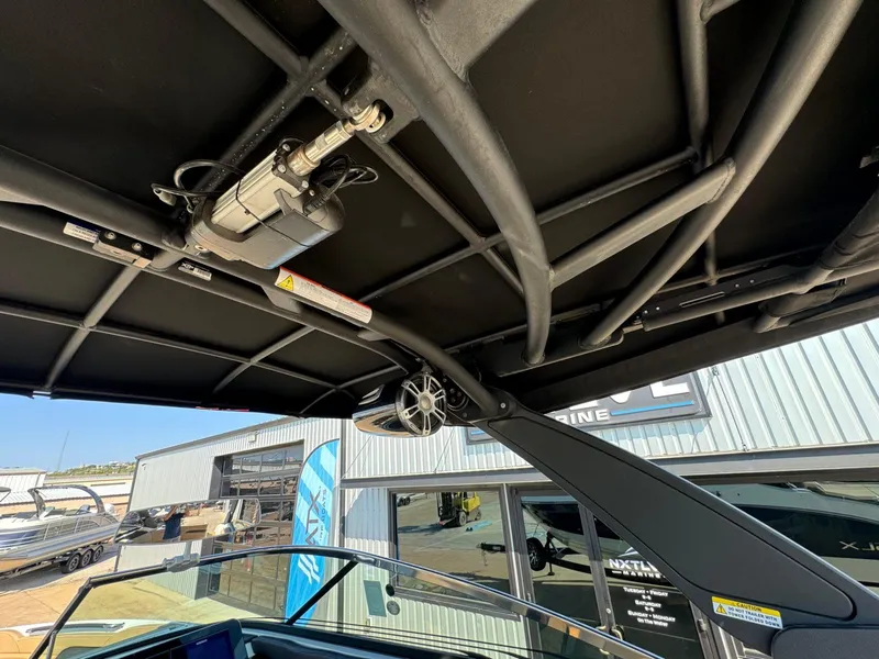 Slide: The Image of Sea Ray SLX 260 Surf 2024 - 34