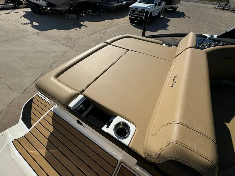 Slide: The Image of Sea Ray SLX 260 Surf 2024 - 36