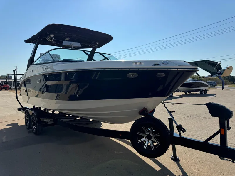 Slide: The Image of Sea Ray SLX 260 Surf 2024 - 6