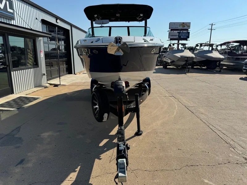 Slide: The Image of Sea Ray SLX 260 Surf 2024 - 7