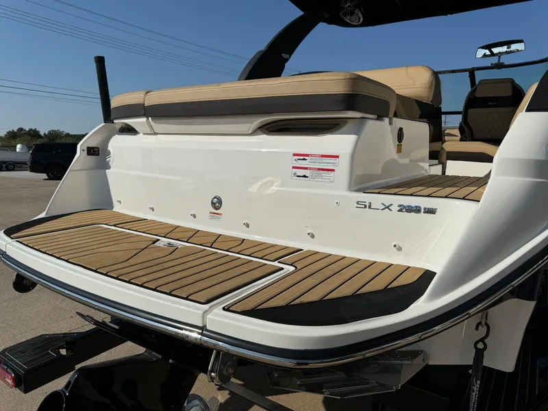 Slide: The Image of Sea Ray SLX 260 Surf 2024 - 9