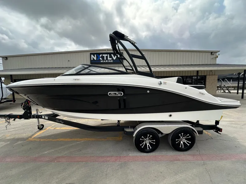 The Image of Sea Ray SPX 210 2024 - 1
