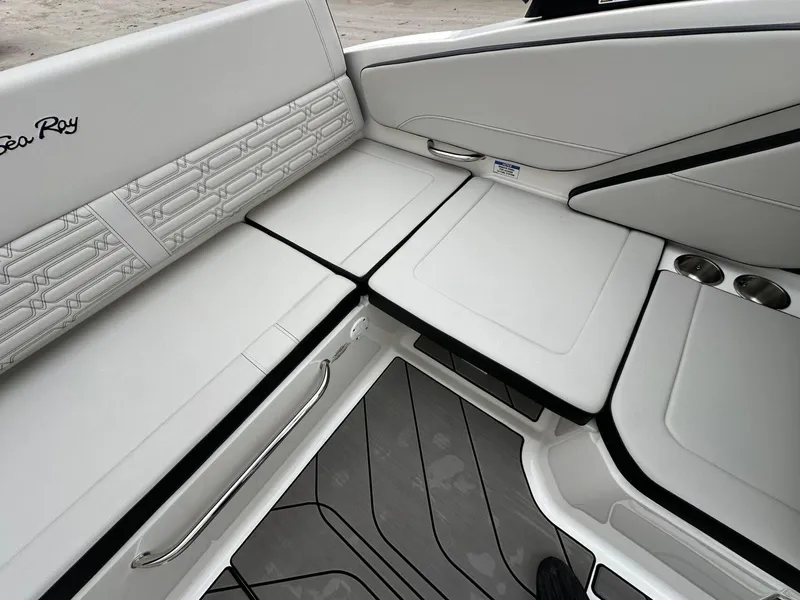 Slide: The Image of Sea Ray SPX 210 2024 - 12