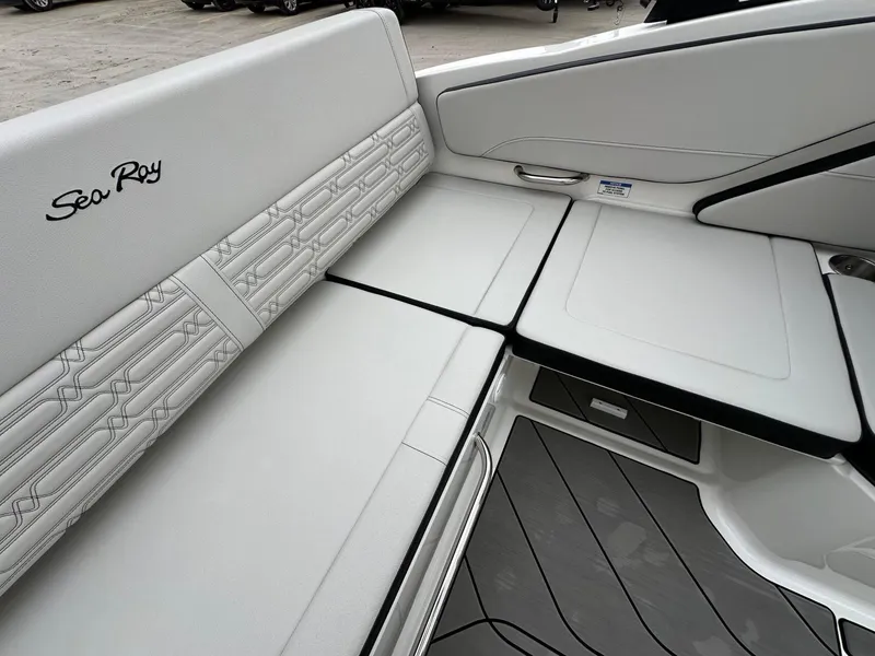 Slide: The Image of Sea Ray SPX 210 2024 - 14