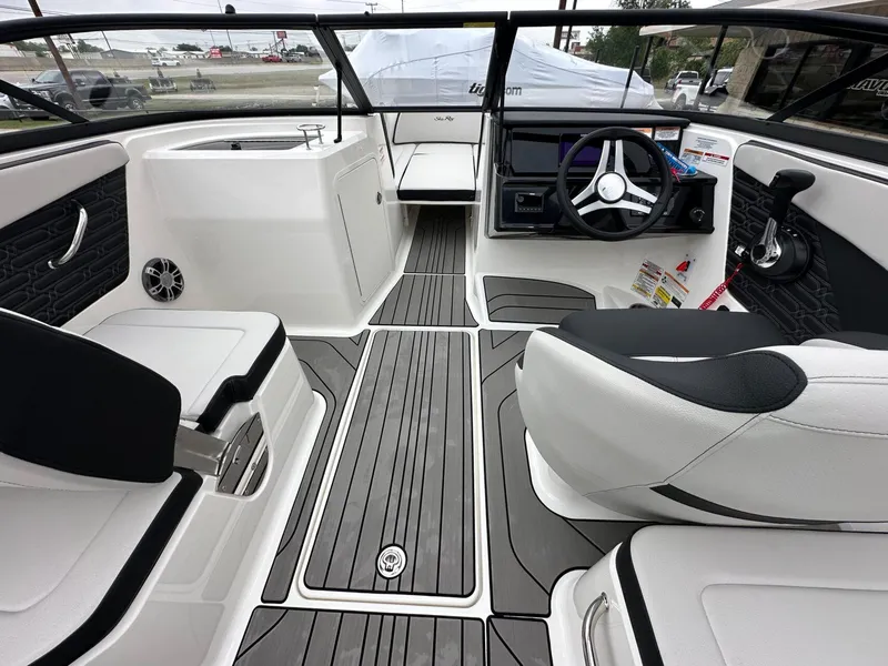 Slide: The Image of Sea Ray SPX 210 2024 - 17