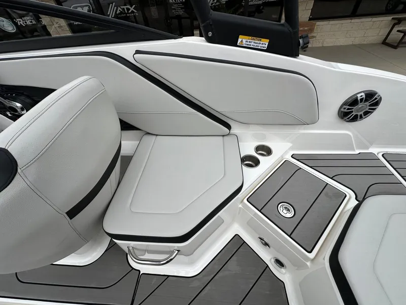 Slide: The Image of Sea Ray SPX 210 2024 - 19