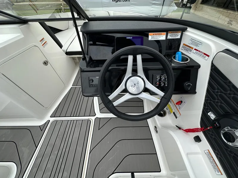 Slide: The Image of Sea Ray SPX 210 2024 - 20