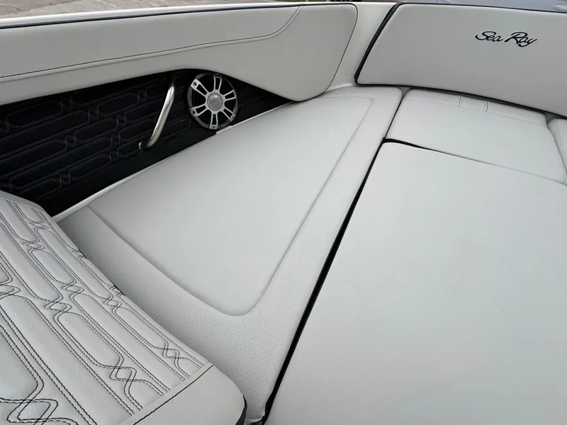 Slide: The Image of Sea Ray SPX 210 2024 - 21