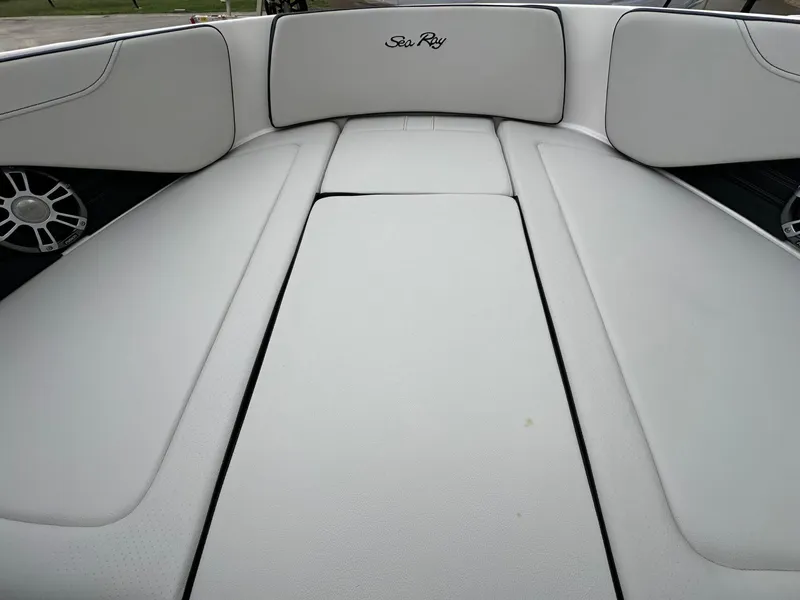 Slide: The Image of Sea Ray SPX 210 2024 - 22