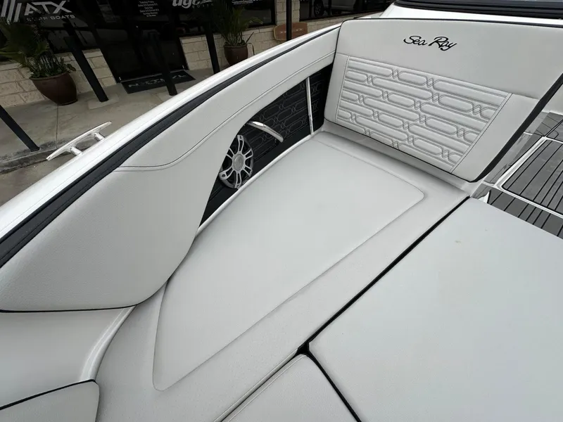 Slide: The Image of Sea Ray SPX 210 2024 - 24