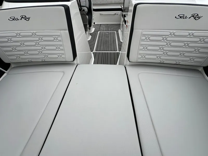 Slide: The Image of Sea Ray SPX 210 2024 - 25