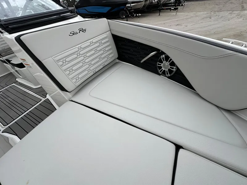 Slide: The Image of Sea Ray SPX 210 2024 - 26