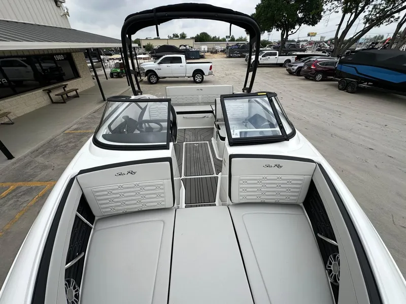 Slide: The Image of Sea Ray SPX 210 2024 - 27