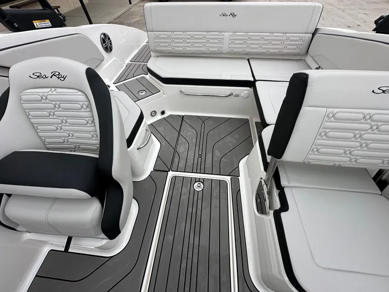 Slide: The Image of Sea Ray SPX 210 2024 - 29