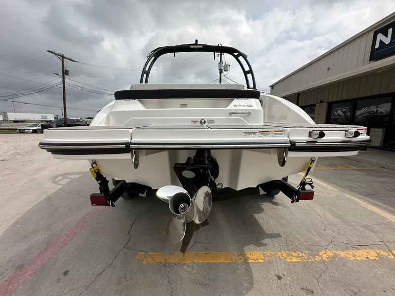 Slide: The Image of Sea Ray SPX 210 2024 - 3