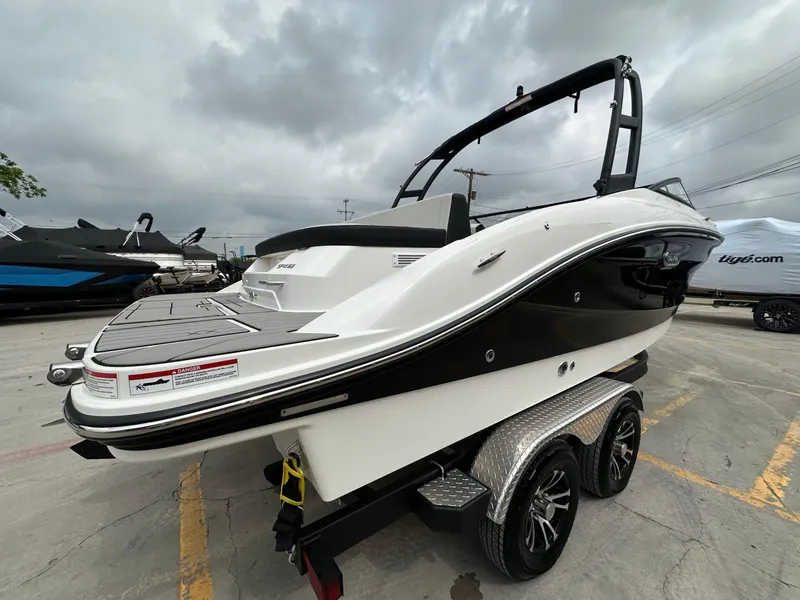Slide: The Image of Sea Ray SPX 210 2024 - 4
