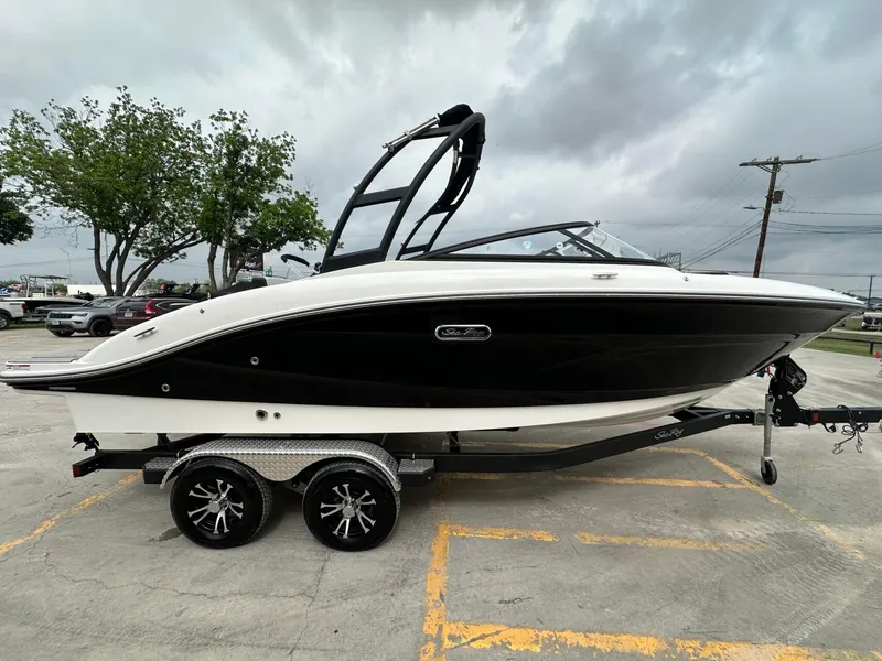 Slide: The Image of Sea Ray SPX 210 2024 - 5