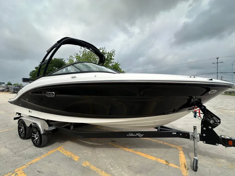 Slide: The Image of Sea Ray SPX 210 2024 - 6