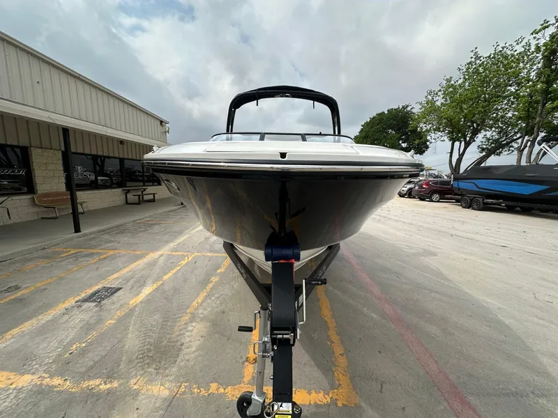 Slide: The Image of Sea Ray SPX 210 2024 - 7