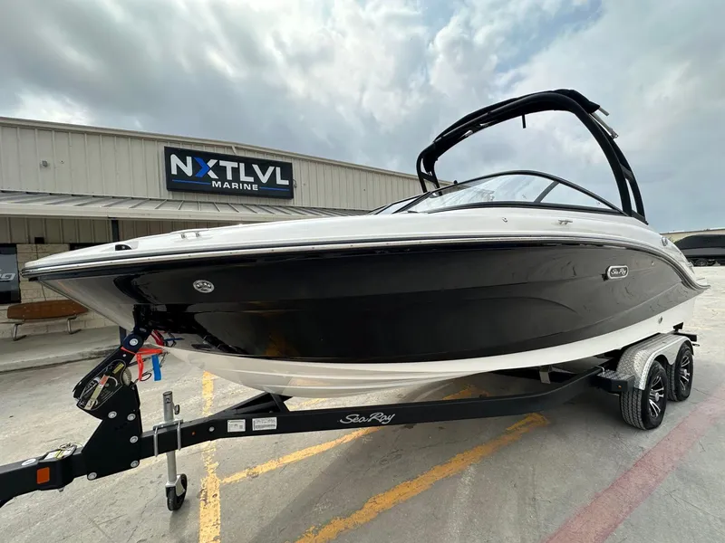 Slide: The Image of Sea Ray SPX 210 2024 - 8