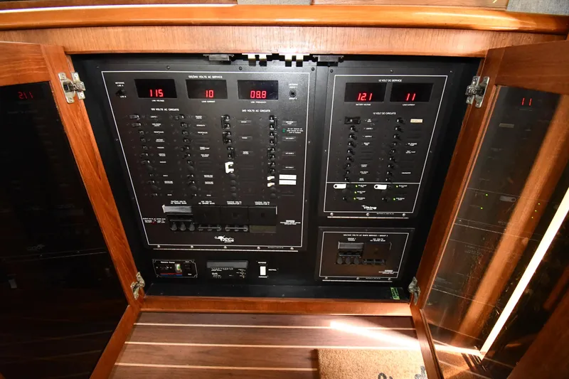 Slide: The Image of Viking 53 Convertible 1990 - 85