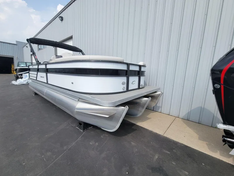 Slide: The Image of Crest Classic DLX 220 SLSC 2022 - 2