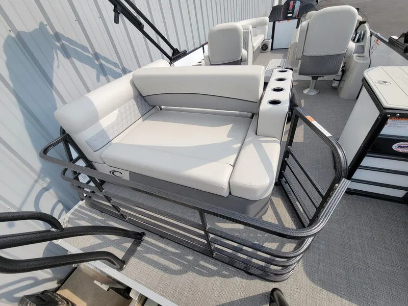 Slide: The Image of Crest Classic DLX 220 SLSC 2022 - 5