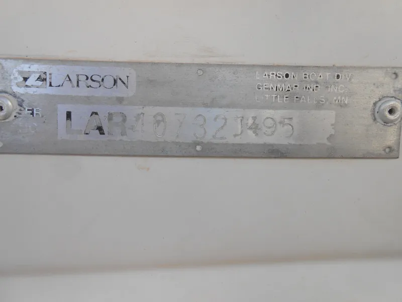Slide: The Image of 1995 Larson 280 Cabrio boat identification plate with serial number. - 8