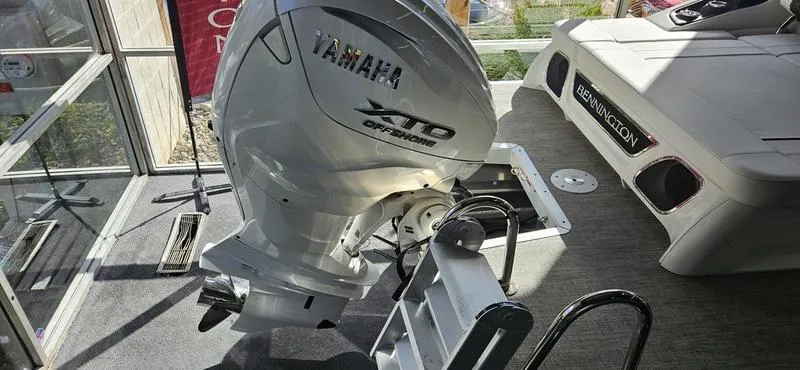 Slide: The Image of 2025 Bennington R 25 RSBA with Yamaha XTO outboard motor in showroom. - 6