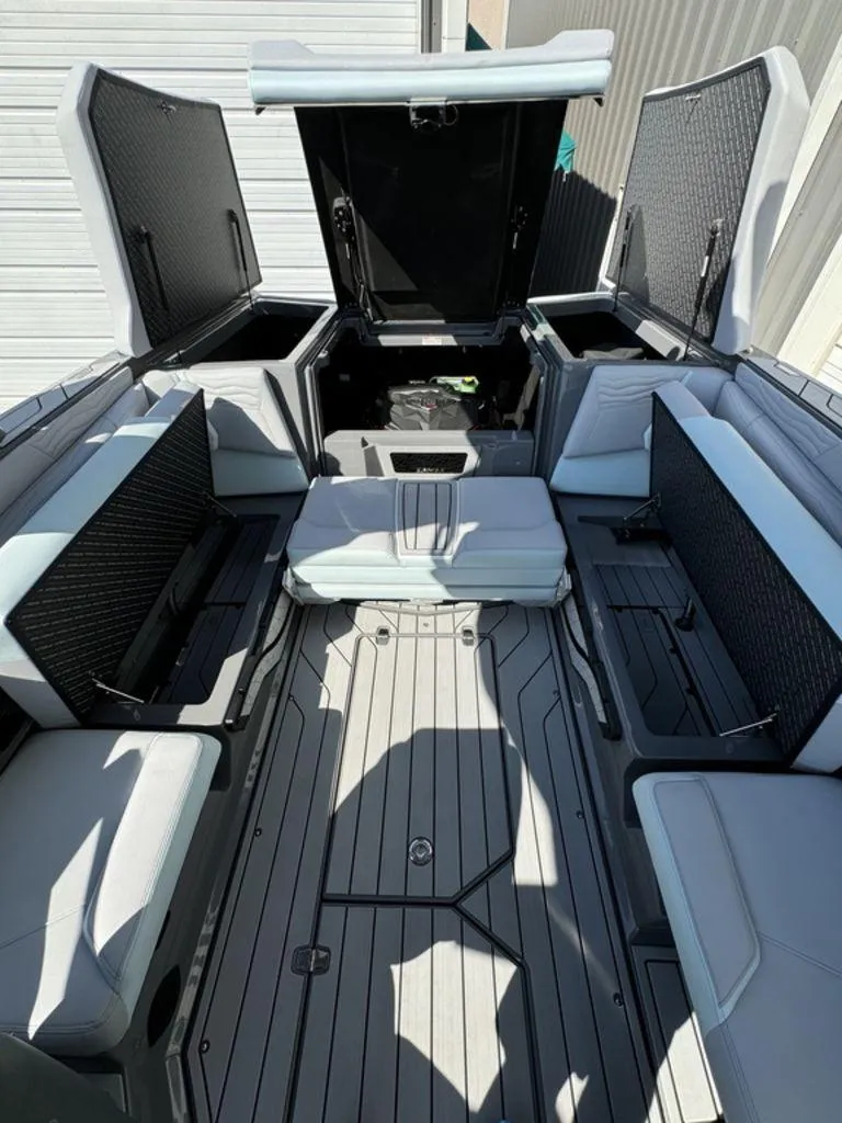 Slide: The Image of Nautique Super Air Nautique G23 2025 - 17