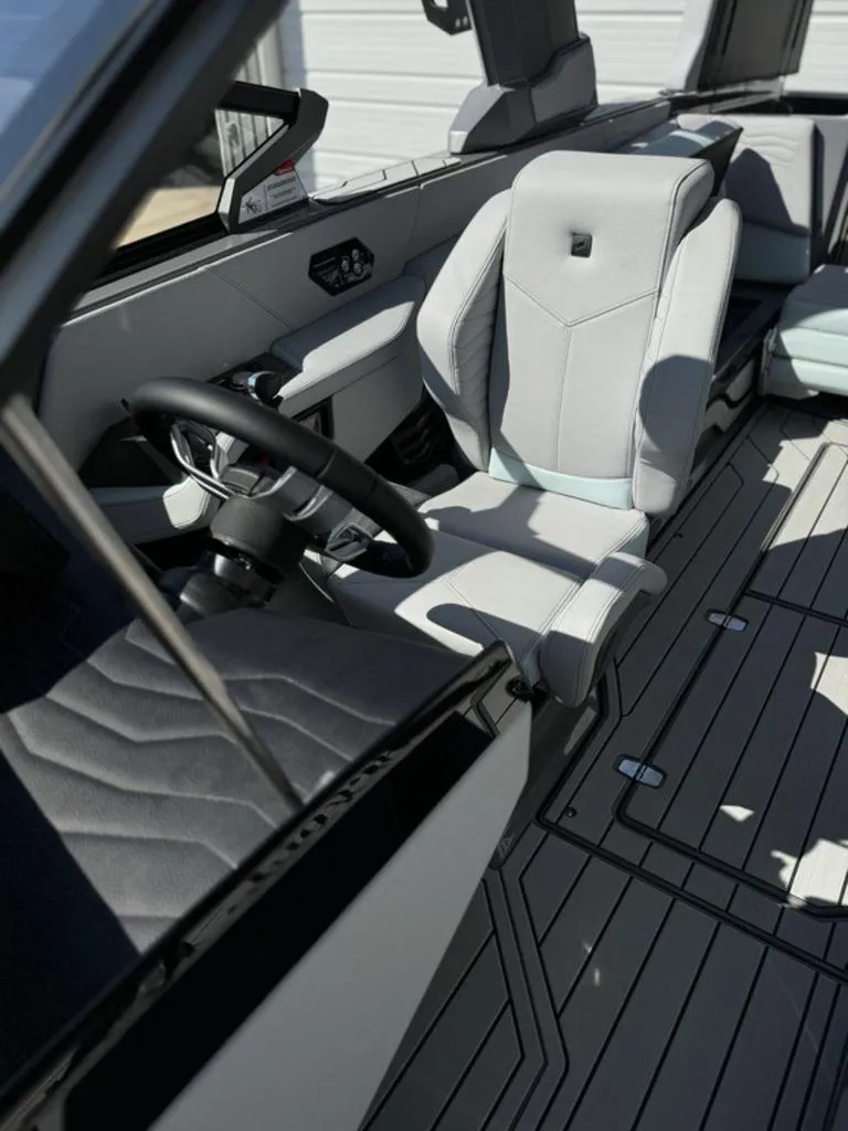 Slide: The Image of Nautique Super Air Nautique G23 2025 - 19