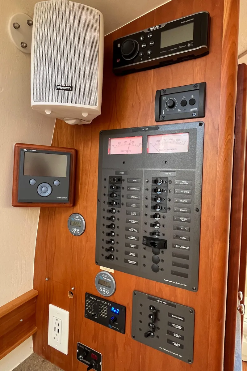 Slide: The Image of Maine Cat 38 Electric 2018 - 51