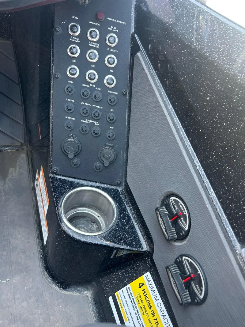 Slide: The Image of Vexus VX20 2022 - 8