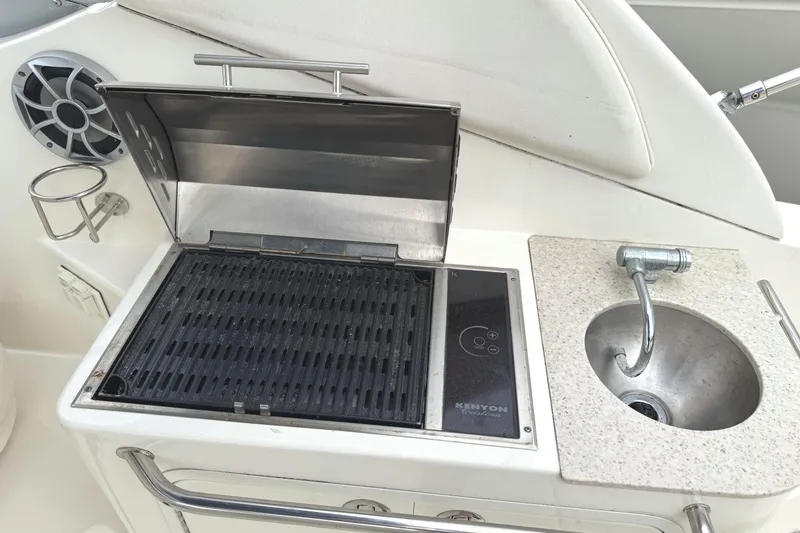 Slide: The Image of Outdoor grill and sink on 2010 Sea Ray 280 Sundancer boat deck. - 11